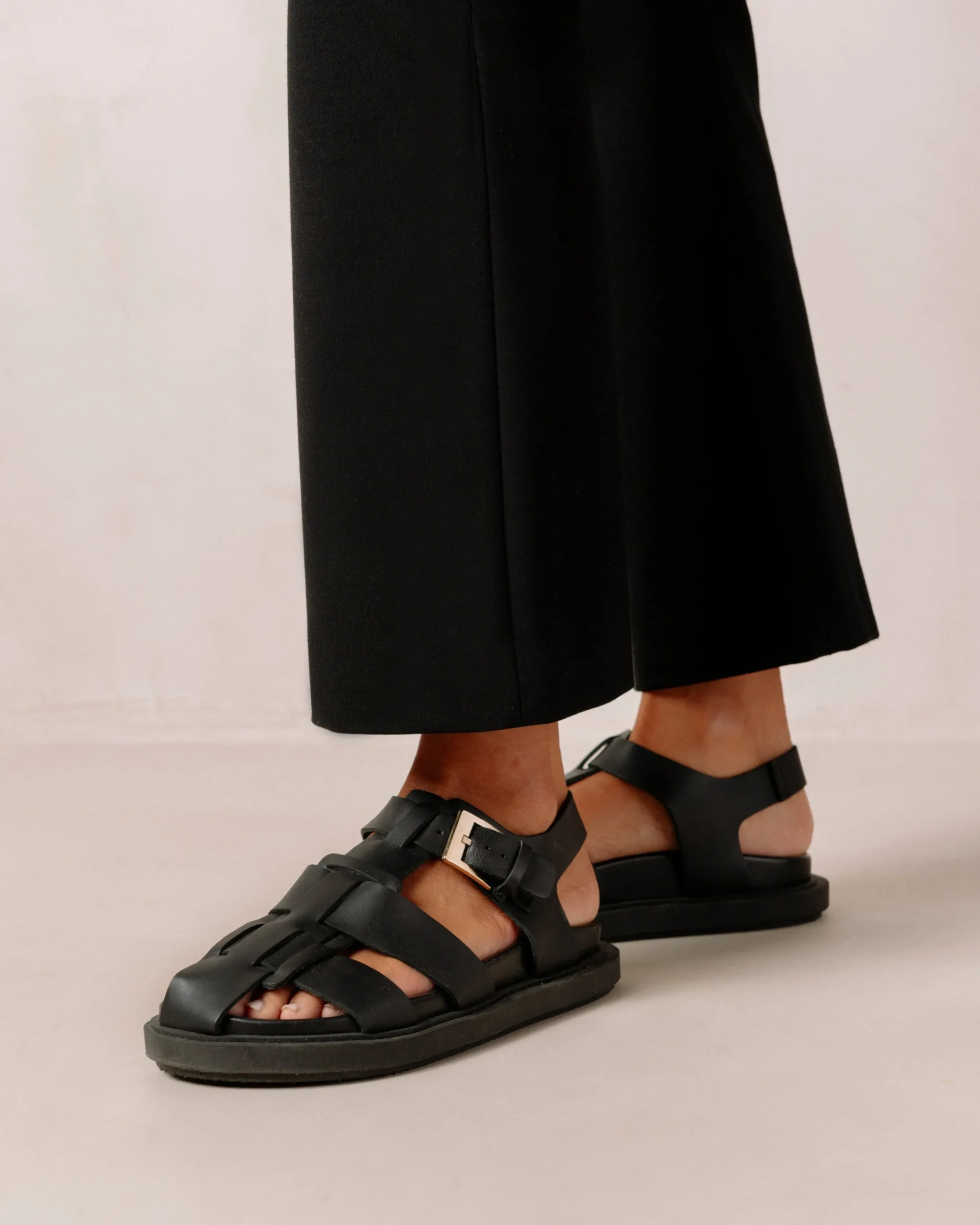 Backbone Black Clog