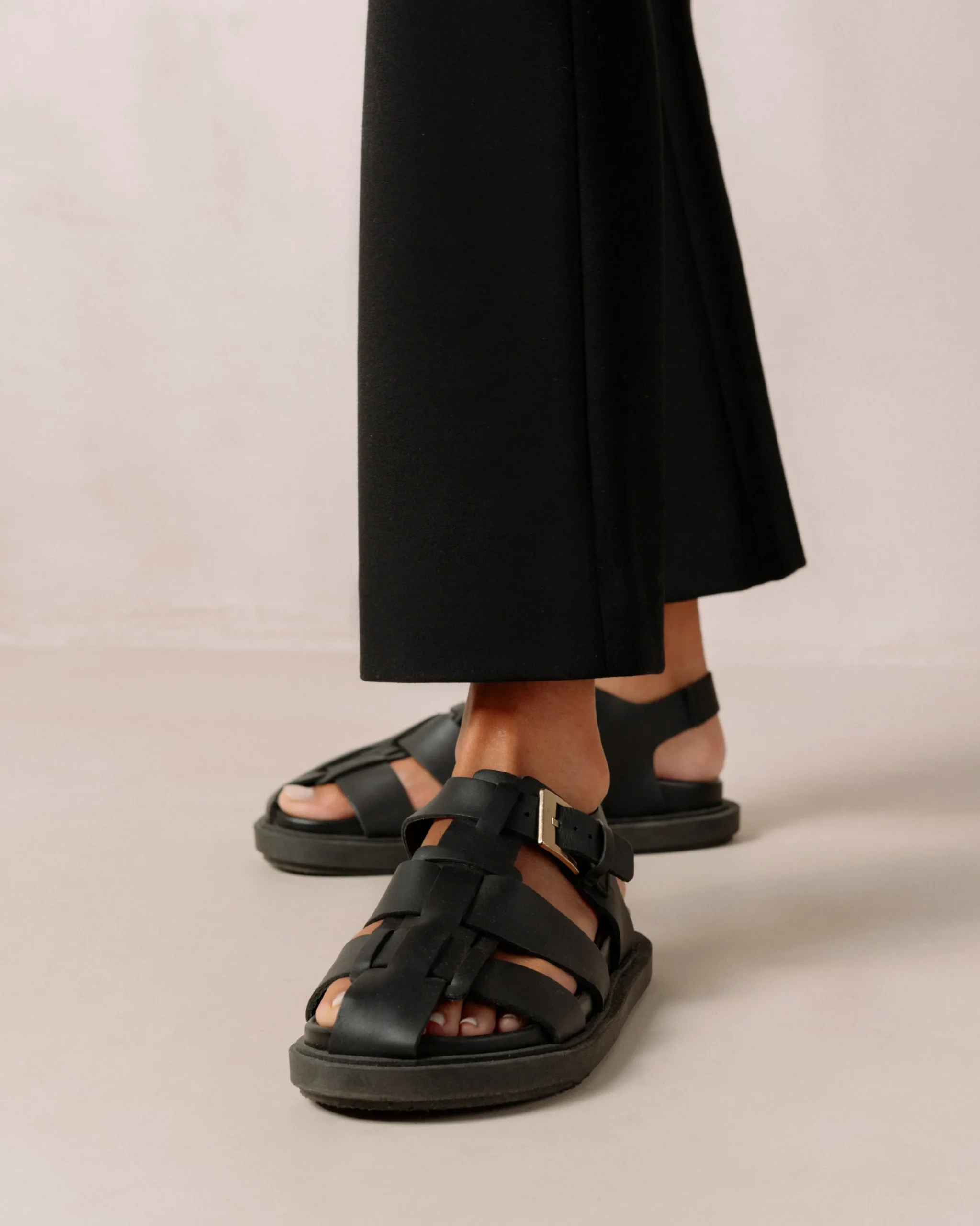 Backbone Black Clog