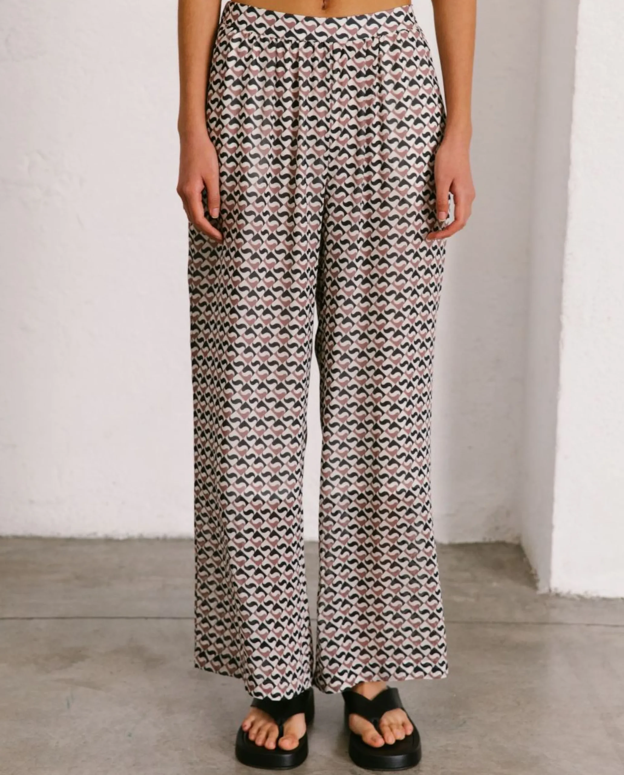 Cliffhanger Pants Monogram Black Nutmeg