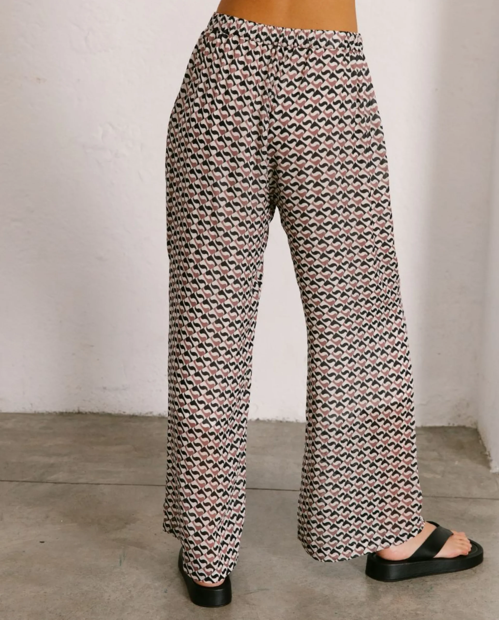Cliffhanger Pants Monogram Black Nutmeg