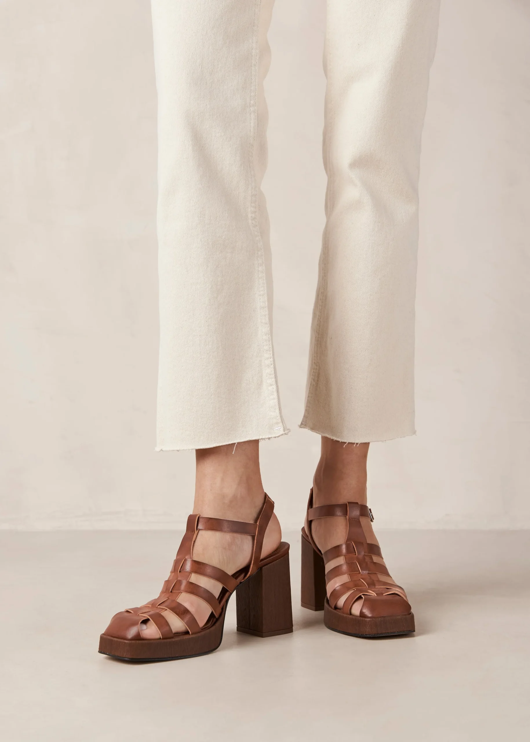 Rollers Caramel Sandals