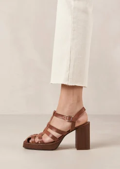 Rollers Caramel Sandals